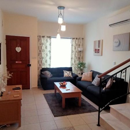 No3,23 Neilmmantos St Peyia别墅 外观 照片